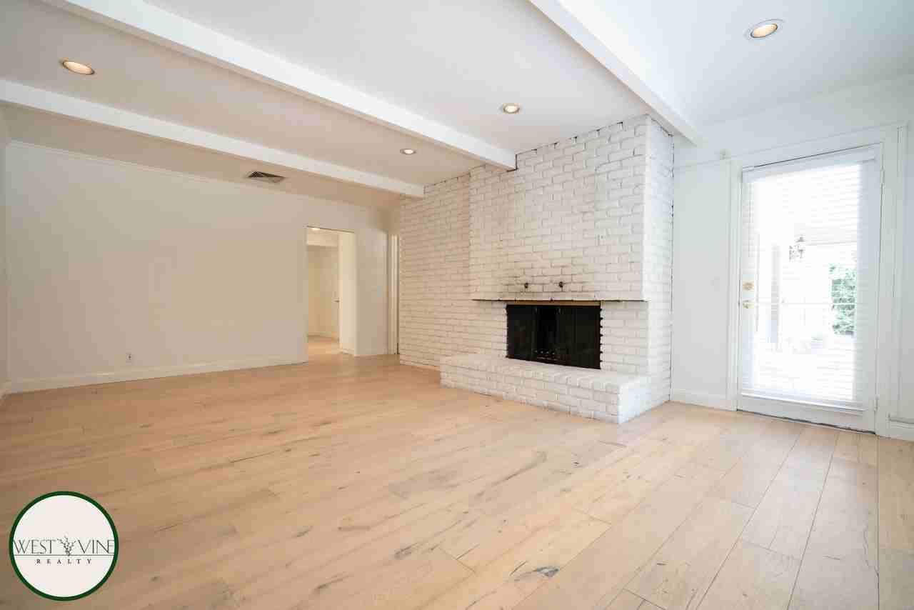 1492 Walbrook Dr - Photo 7 of 27