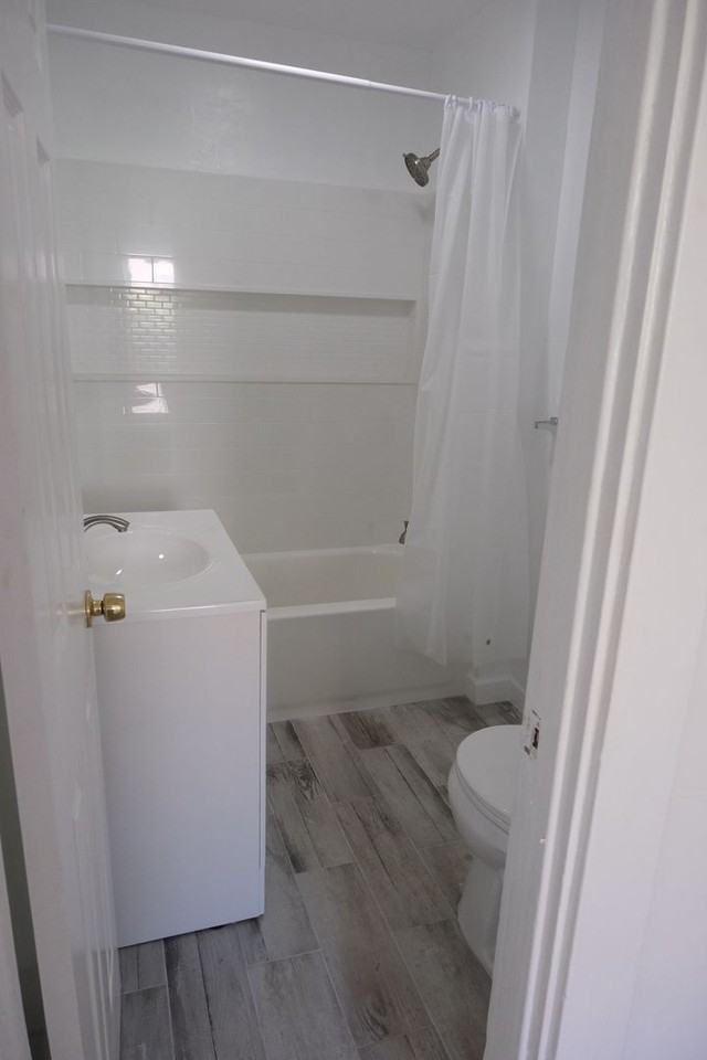 895 E 9th St - Photo 3 of 14
