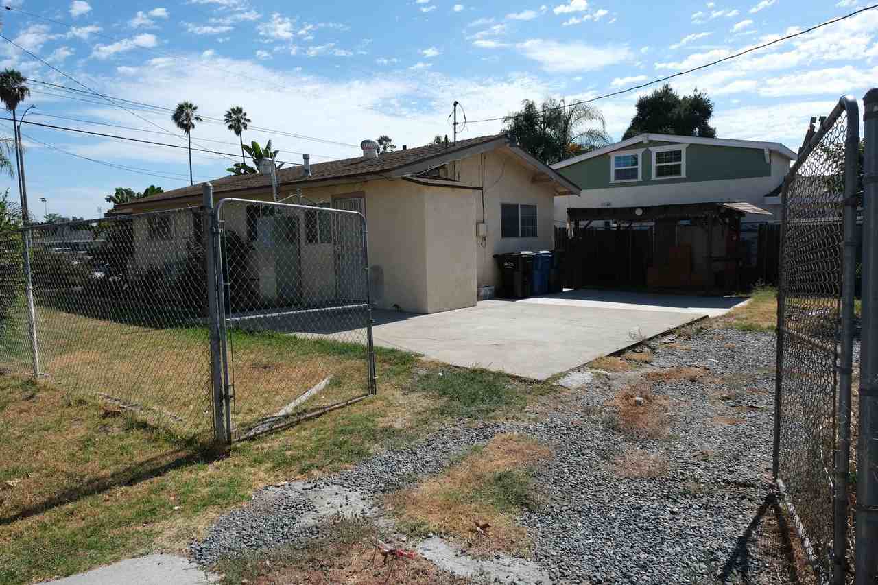 895 E 9th St - Photo 4 of 14