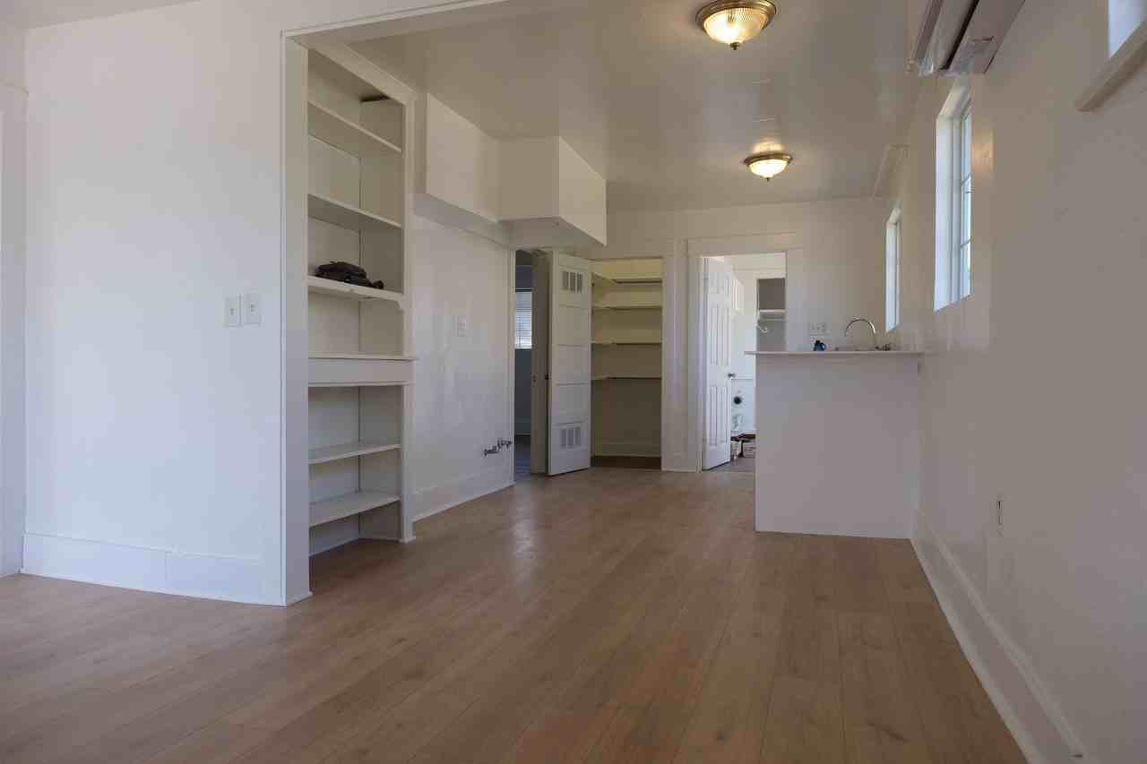 895 E 9th St - Photo 6 of 14