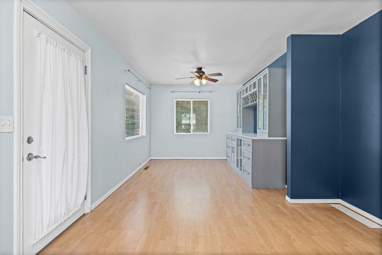 1421 N 32nd St - Photo 5 of 36