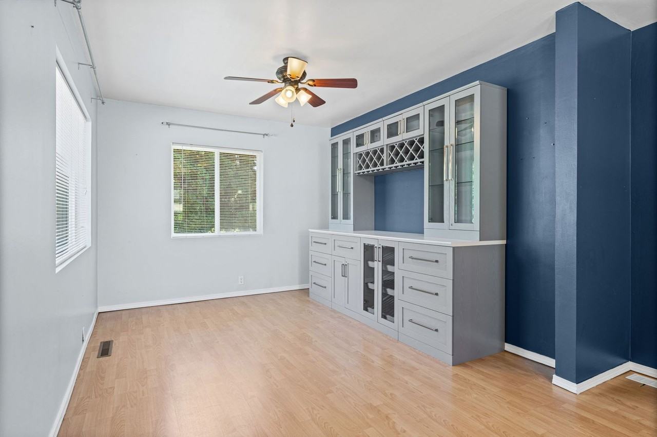 1421 N 32nd St - Photo 6 of 36