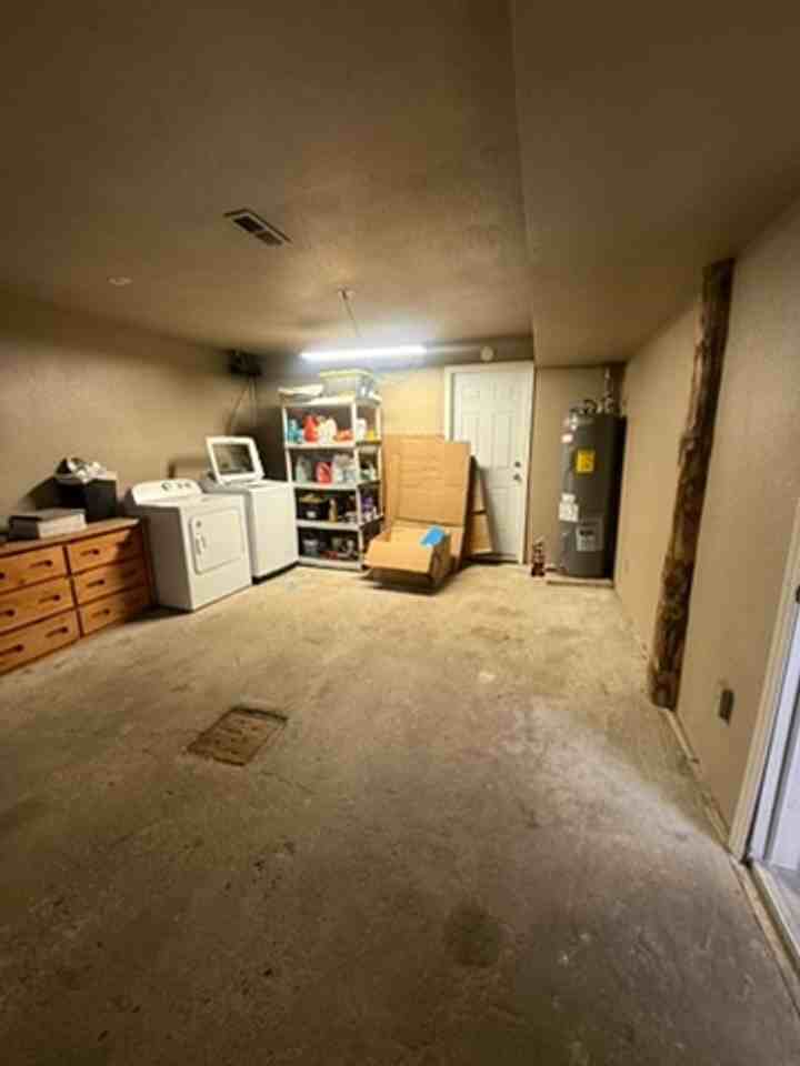 3820 Hardluck Dr - Photo 4 of 33