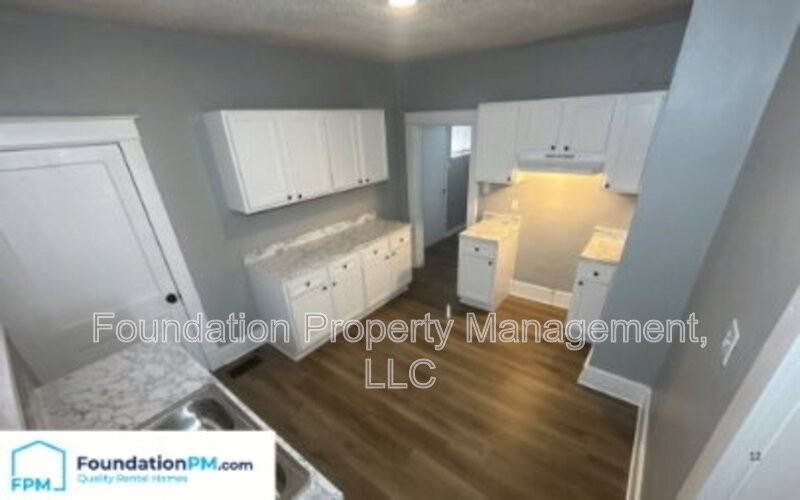 1041 Rosewood Ave - Photo 4 of 13