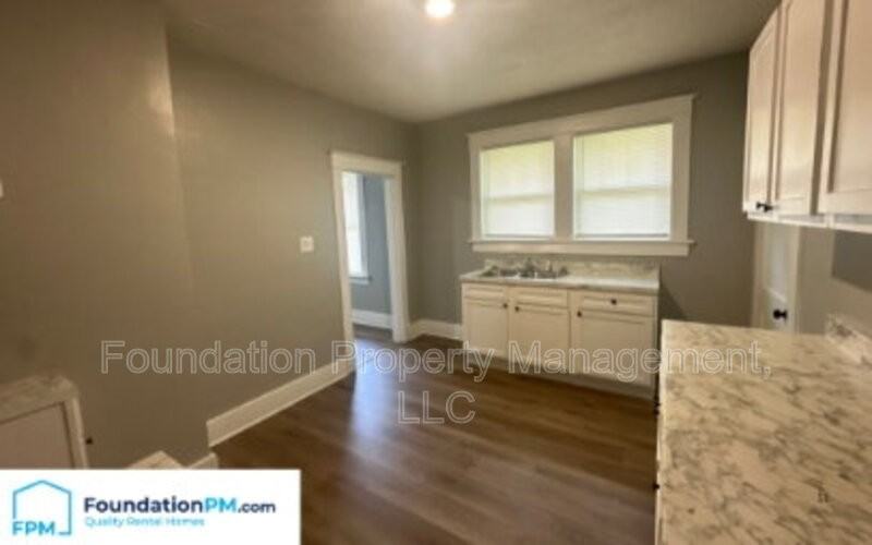 1041 Rosewood Ave - Photo 5 of 13