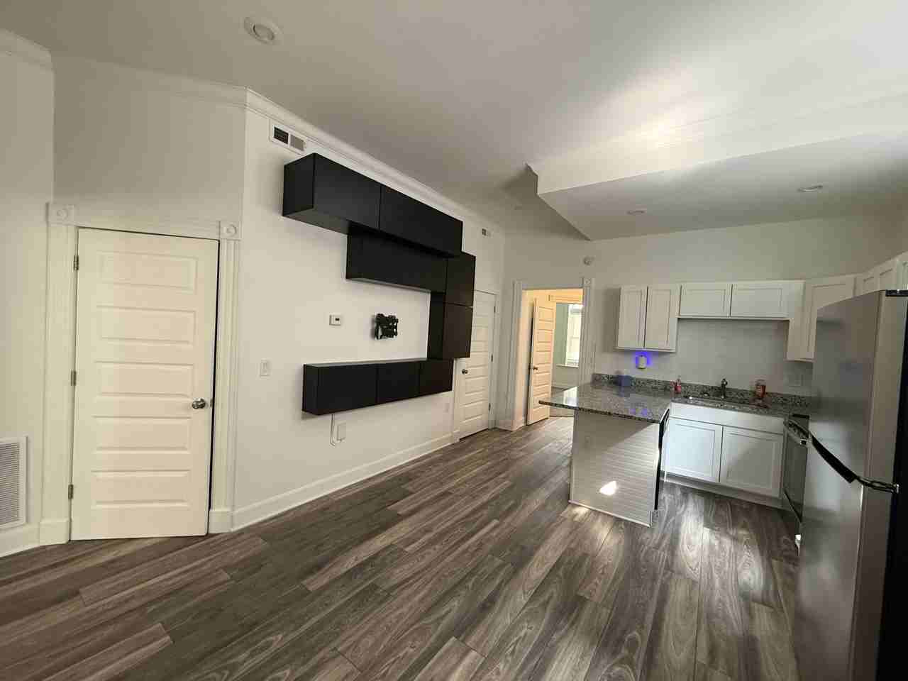 433 Oak St #1 - Photo 5 of 19