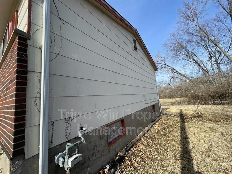 1225 Carla Dr - Photo 2 of 38