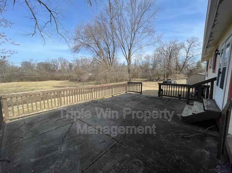 1225 Carla Dr - Photo 3 of 38