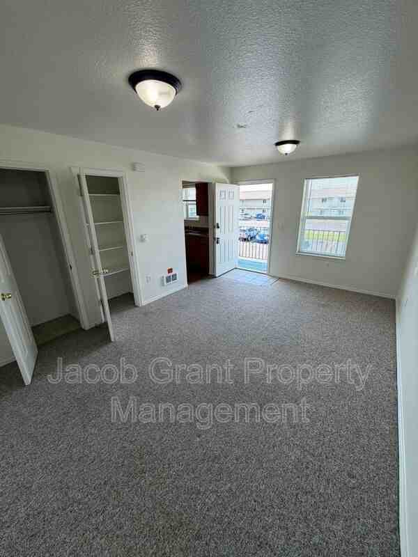 1378 Curlew Dr #245 - Photo 4 of 8