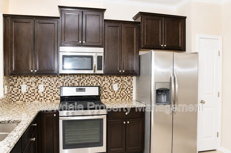 2132 Chipley Dr - Photo 2 of 16