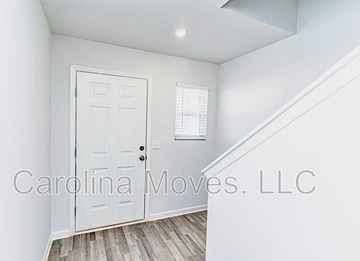 638 Farmstead Trl - Photo 2 of 16