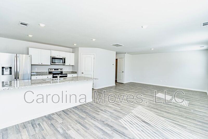 638 Farmstead Trl - Photo 5 of 16
