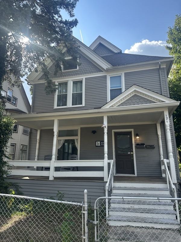 121 College Pl - Photo 2 of 21