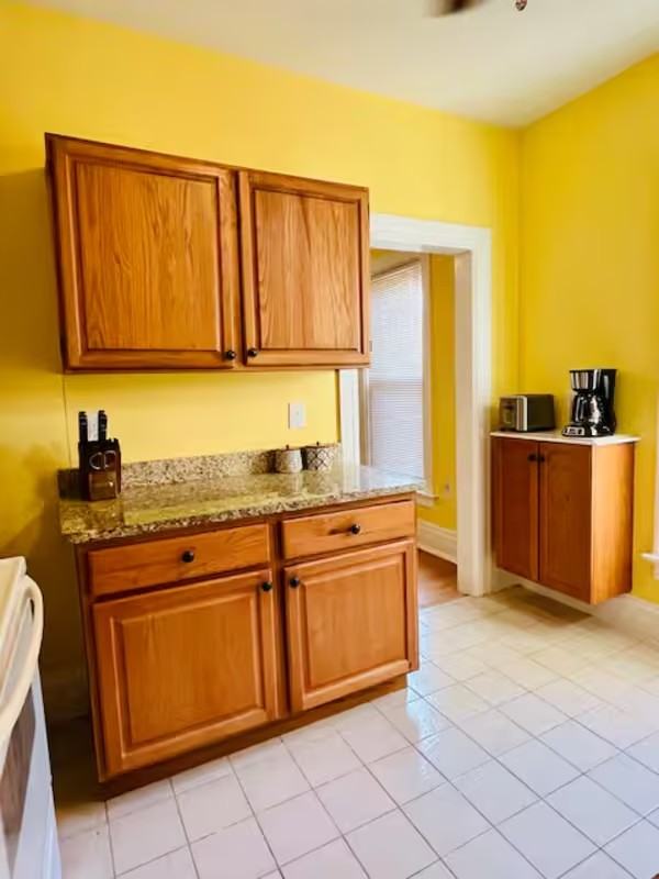 121 College Pl - Photo 5 of 21