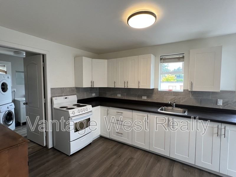 175 Eckhardt Ave W - Photo 6 of 9