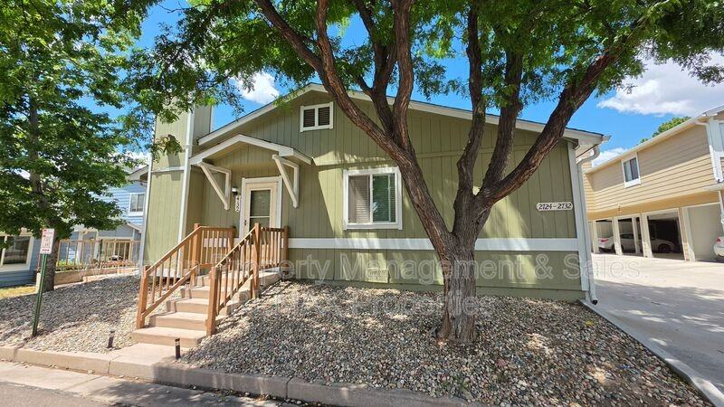 2732 Hearthwood Ln - Photo 2 of 21