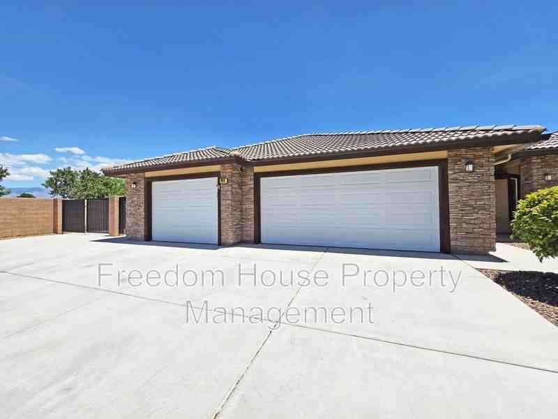 111 Mondale Ct - Photo 3 of 50