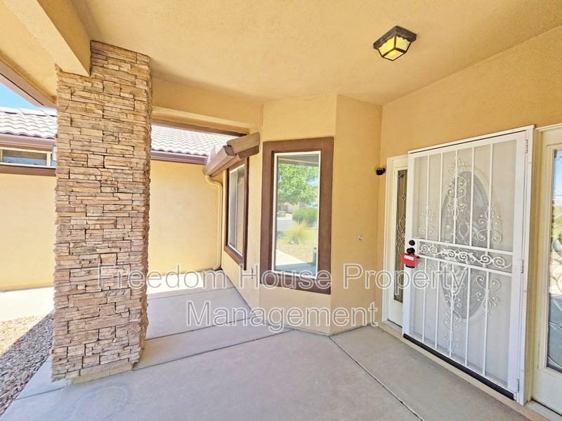 111 Mondale Ct - Photo 7 of 50