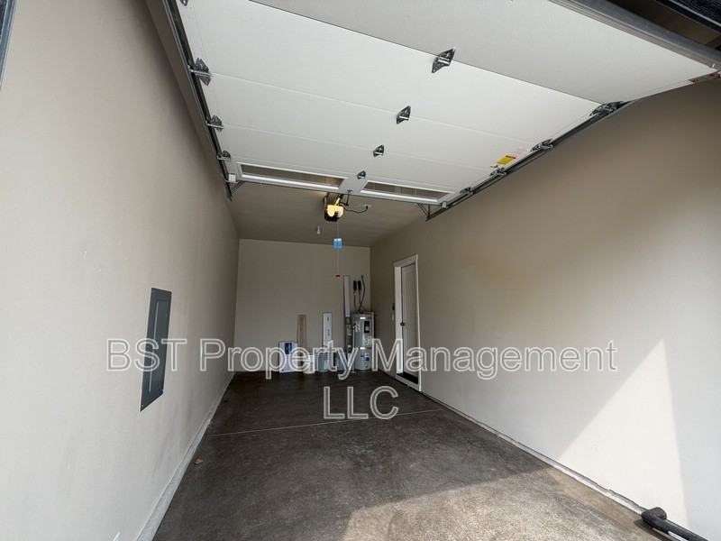 4035 Filbert Ave Ne - Photo 3 of 40