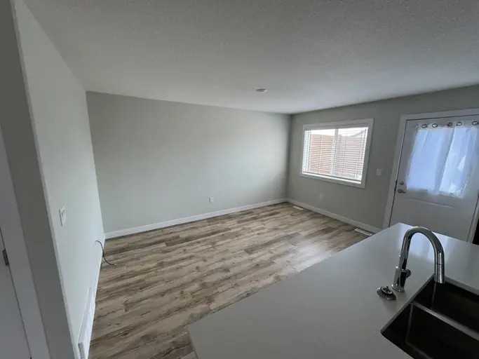 11408 96 St - Photo 3 of 17