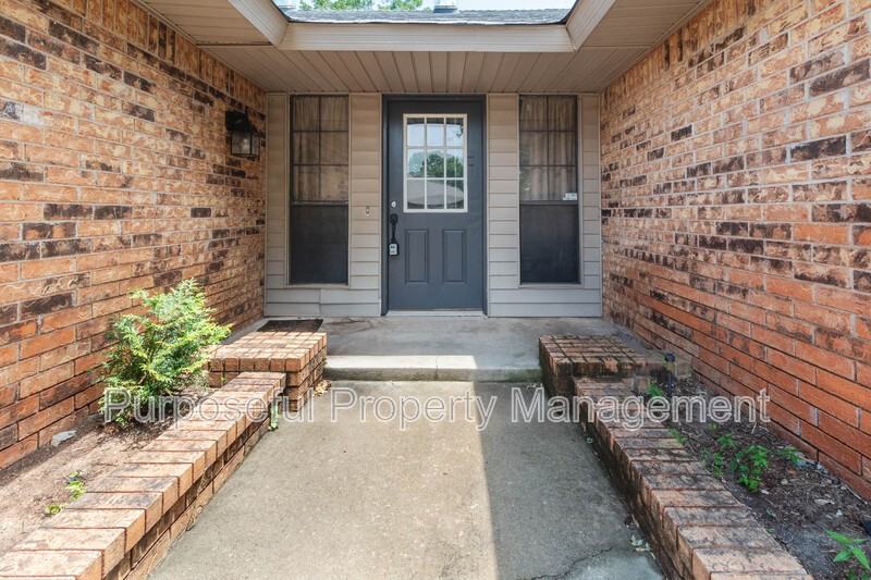 9204 Aaron Dr - Photo 3 of 34