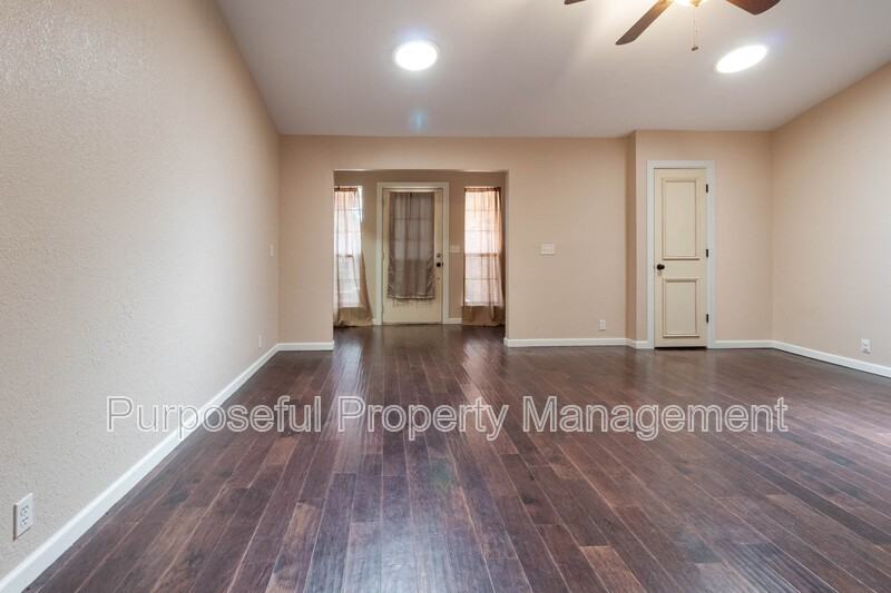 9204 Aaron Dr - Photo 7 of 34
