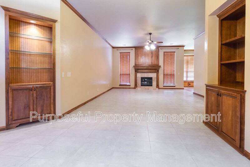 9008 Nw 79th St - Photo 5 of 35