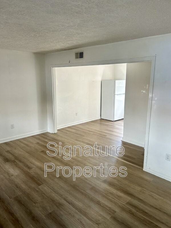 1055 Rives Rd #12 - Photo 3 of 15