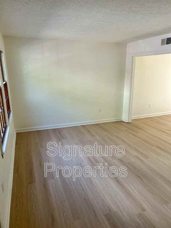 1055 Rives Rd #13 - Photo 2 of 15