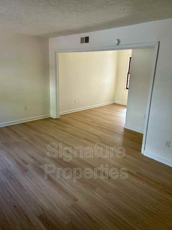 1055 Rives Rd #13 - Photo 3 of 15
