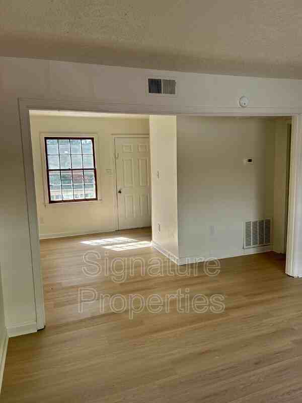 1055 Rives Rd #13 - Photo 4 of 15
