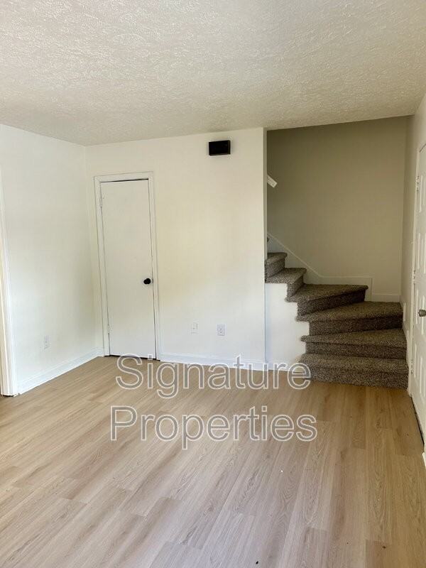 1055 Rives Rd #13 - Photo 5 of 15