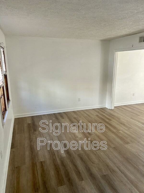 1055 Rives Rd #16 - Photo 2 of 16