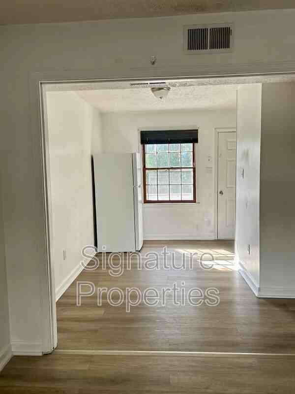 1055 Rives Rd #16 - Photo 5 of 16