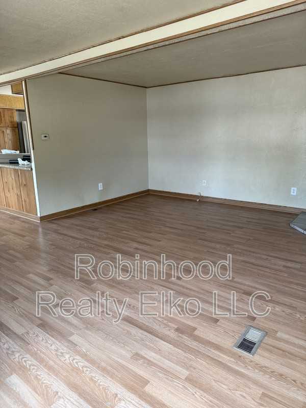1235 Avenue G - Photo 5 of 20