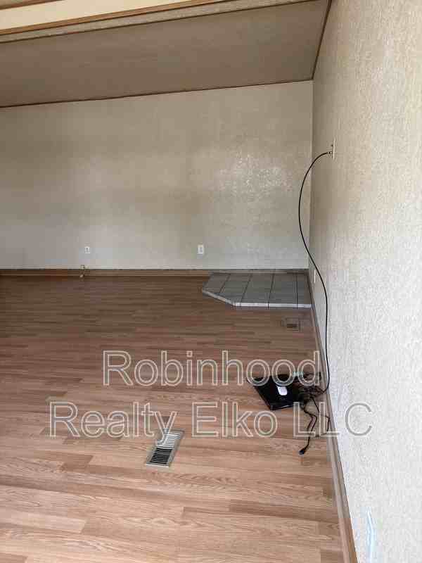 1235 Avenue G - Photo 6 of 20