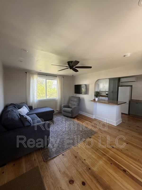 620 Maple St - Photo 4 of 24