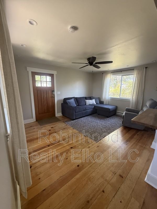 620 Maple St - Photo 5 of 24