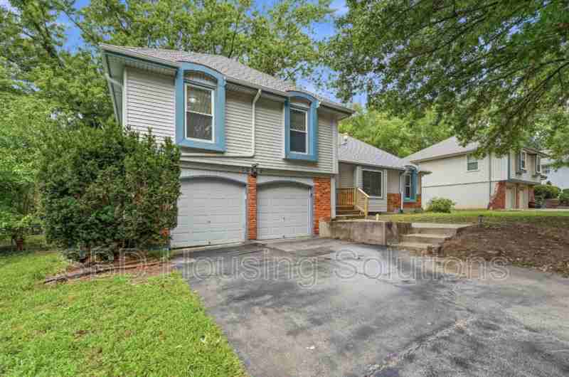 12812 Bristol Ave - Photo 2 of 15