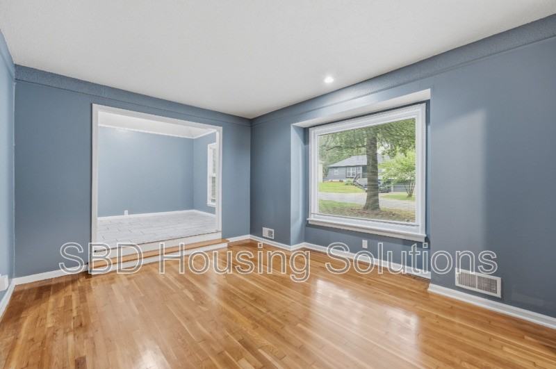 12812 Bristol Ave - Photo 3 of 15