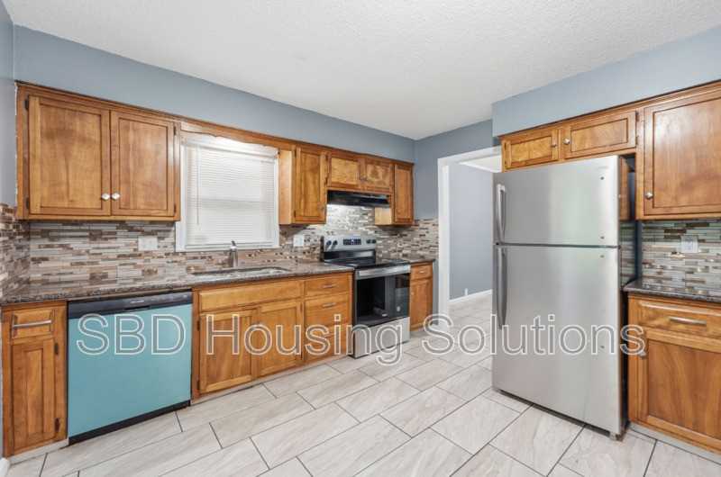 12812 Bristol Ave - Photo 6 of 15