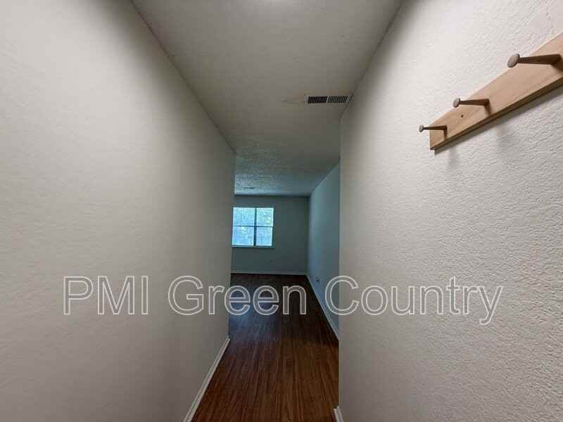 4317 S 4th St - Photo 4 of 13