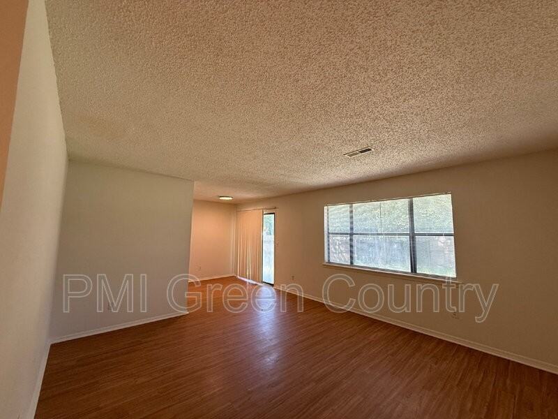 4317 S 4th St - Photo 5 of 13