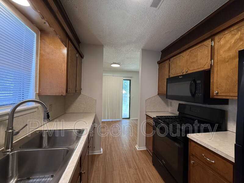 4317 S 4th St - Photo 6 of 13