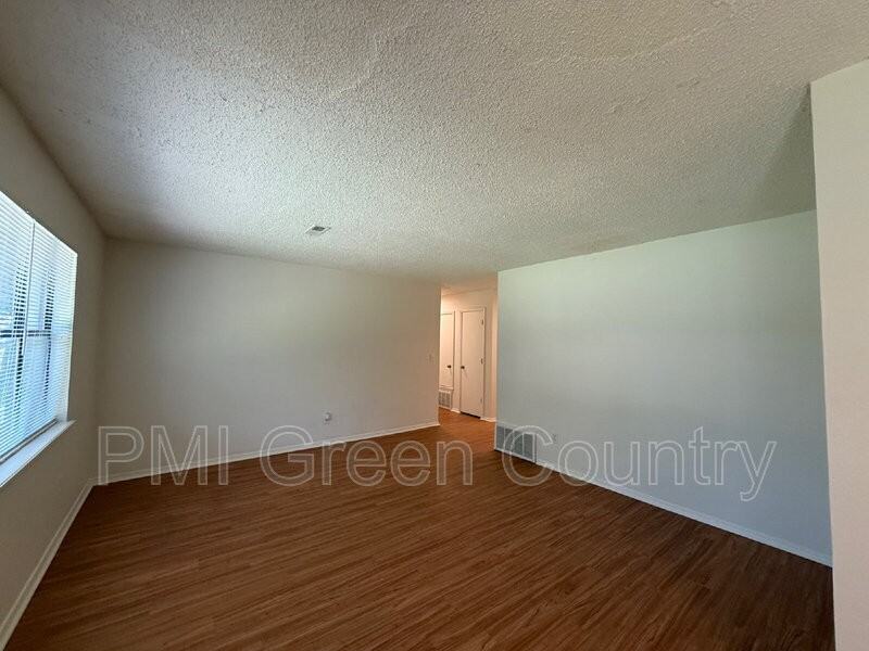 4317 S 4th St - Photo 7 of 13