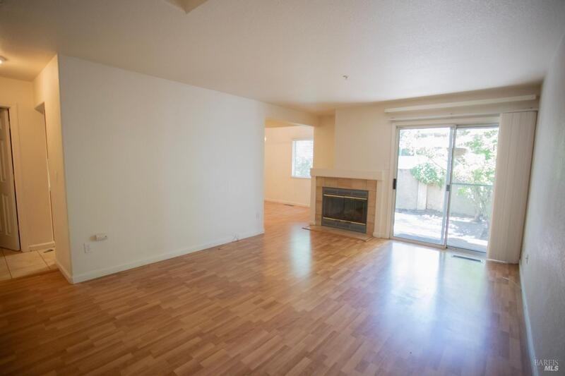 1549 Monarch Pl - Photo 3 of 11