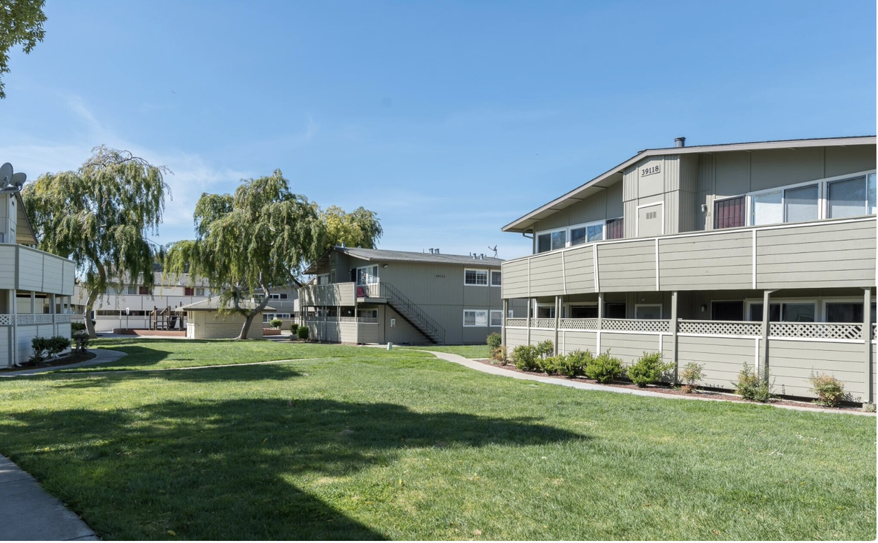 4031 Park Center Ln #B - Photo 4 of 27