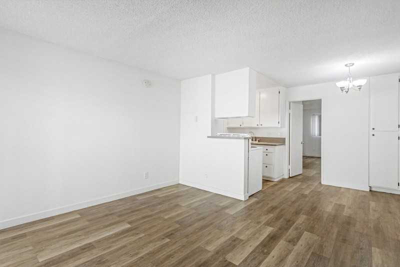 12514 Culver Blvd - Photo 3 of 19