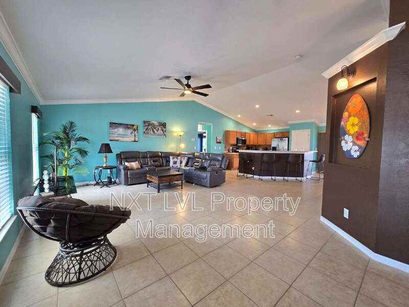 1401 Sw Embers Ter - Photo 2 of 23