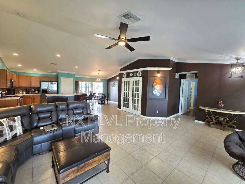1401 Sw Embers Ter - Photo 3 of 23